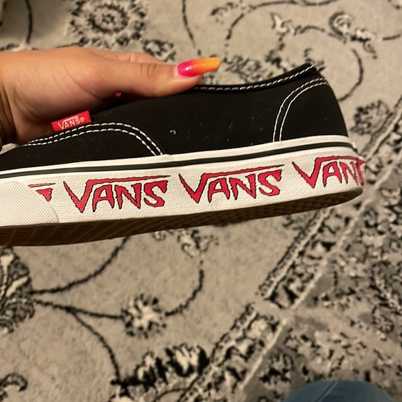 Vans - Picture 4 of 4